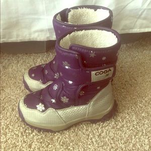 Coga purple snowflake boots